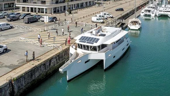 LEEN 72 Hybrid Power Yacht Long Range Cruiser