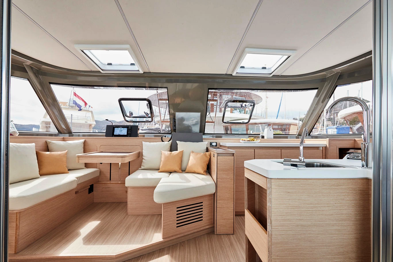 Nautitech 40 sailing multihull